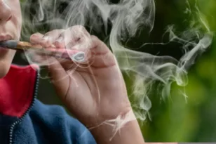 Από την 1η Νοεμβρίου θα απαγορεύεται το κάπνισμα σε 18χρονους, δείτε σε ποια χώρα