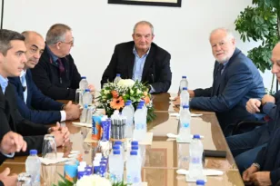 Ο Κώστας Καραμανλής στο Αίγιο ως πρόεδρος των Καπνοπαραγωγών