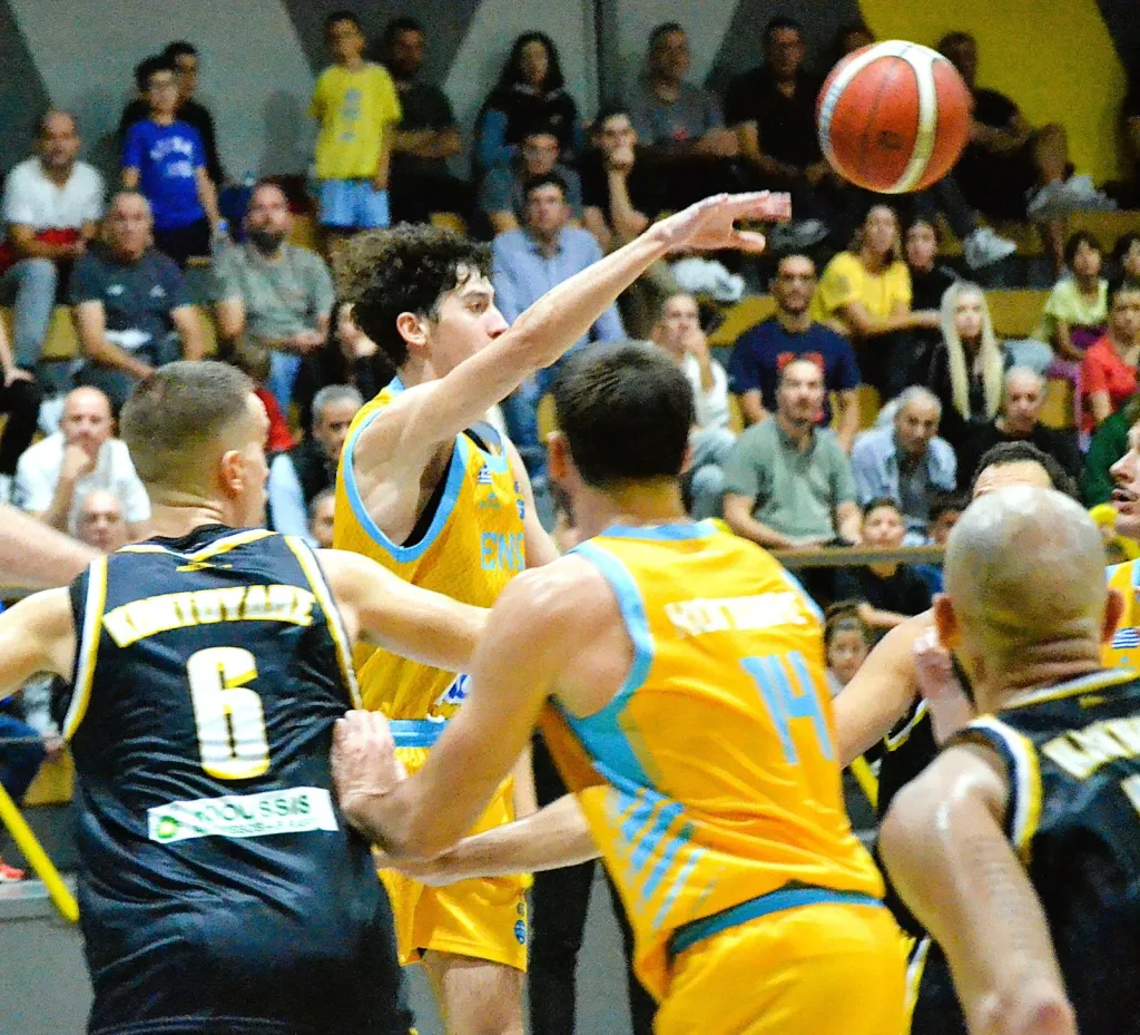 Καρατζάς: «Γλυκόπικρη η γεύση, τώρα για τη νίκη με το Παγκράτι» Καρατζάς: «Γλυκόπικρη η γεύση, τώρα για τη νίκη με το Παγκράτι»