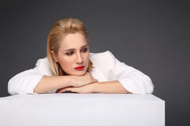 «Δέχτηκα σεξουαλική παρενόχληση και θα με έδιωχναν από τη δουλειά, με κράτησαν οι συνάδελφοι», φορτισμένη αποκάλυψη από τη Βίκυ Κατατζόγλου