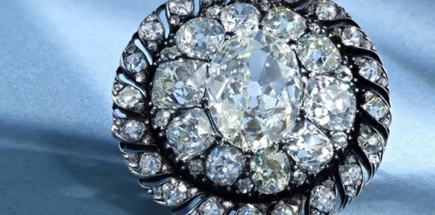 Καρφίτσα του Ναπολέοντα πωλήθηκε σε δημοπρασία για 3,79 εκ. ευρώ ΦΩΤΟ