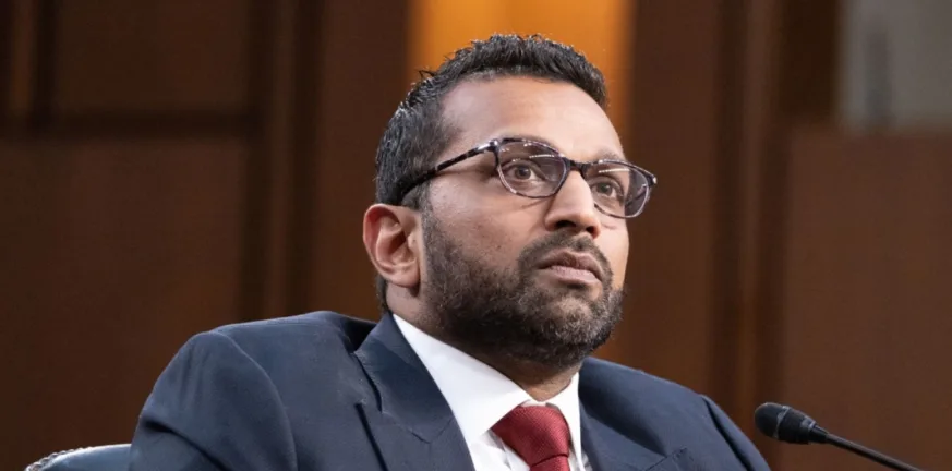 Στο Πεκίνο ο επικεφαλής του FBI για τον περιορισμό ροής φαιντανύλης προς τις ΗΠΑ