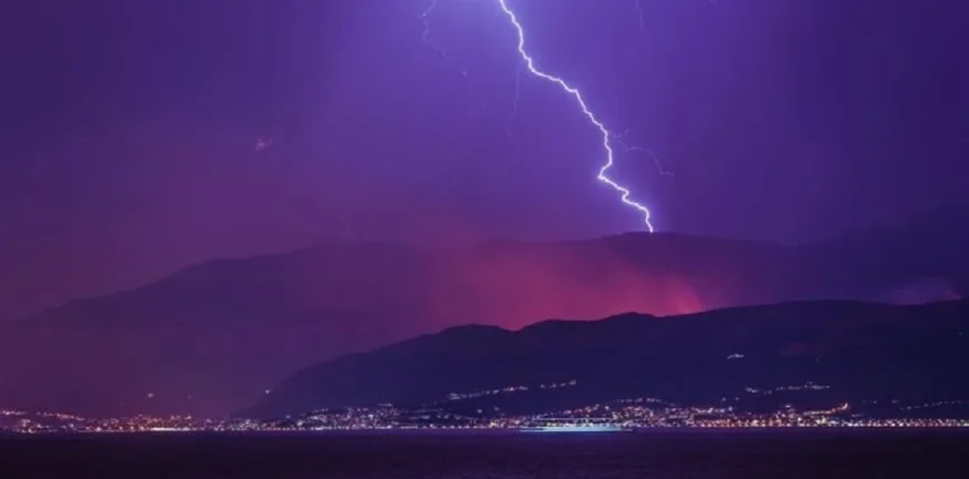 Κακοκαιρία «Adel»: Κόκκινη προειδοποίηση από την ΕΜΥ - Η Δυτική Ελλάδα στο υψηλότερο επίπεδο κινδύνου - Έκτακτο δελτίο επικίνδυνων καιρικών φαινομένων