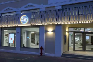 Ανανεωμένο σε νέα διεύθυνση το κατάστημα ΔΕΗ στην Καλαμάτα