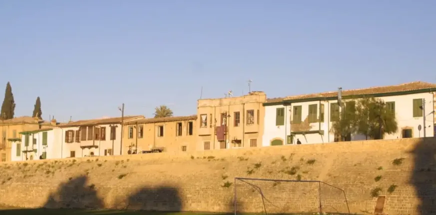 Τουρκική πρόκληση, στρατιωτικό όχημα της στη νεκρή ζώνη στην Κύπρο