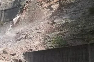 Τρομερή κατολίσθηση στην περιοχή του εργοστασίου της ΔΕΗ στον Μυρόφυλλο Τρικάλων, ΒΙΝΤΕΟ