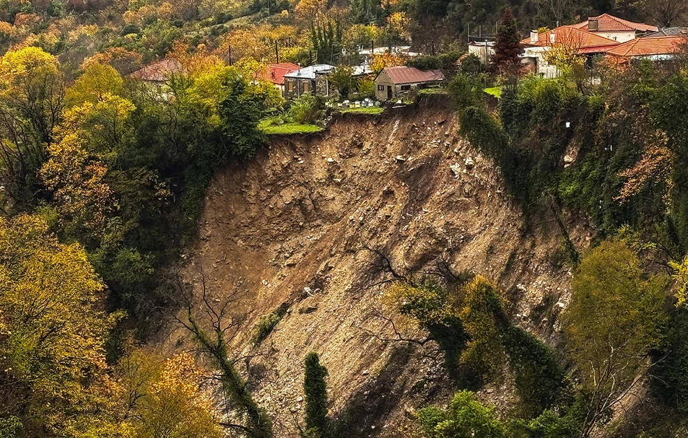 Ήπειρος - Σοβαρές ζημιές από την κακοκαιρία Adel: Χωριά αποκλεισμένα και δίκτυα κατεστραμμένα Ήπειρος - Σοβαρές ζημιές από την κακοκαιρία Adel: Χωριά αποκλεισμένα και δίκτυα κατεστραμμένα
