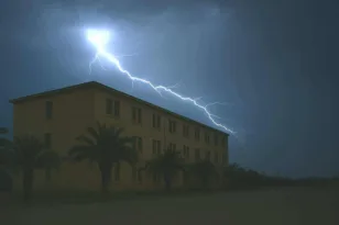 Τέσσερις στρατιώτες τραυματίστηκαν από πτώση κεραυνού στο Μεσολόγγι