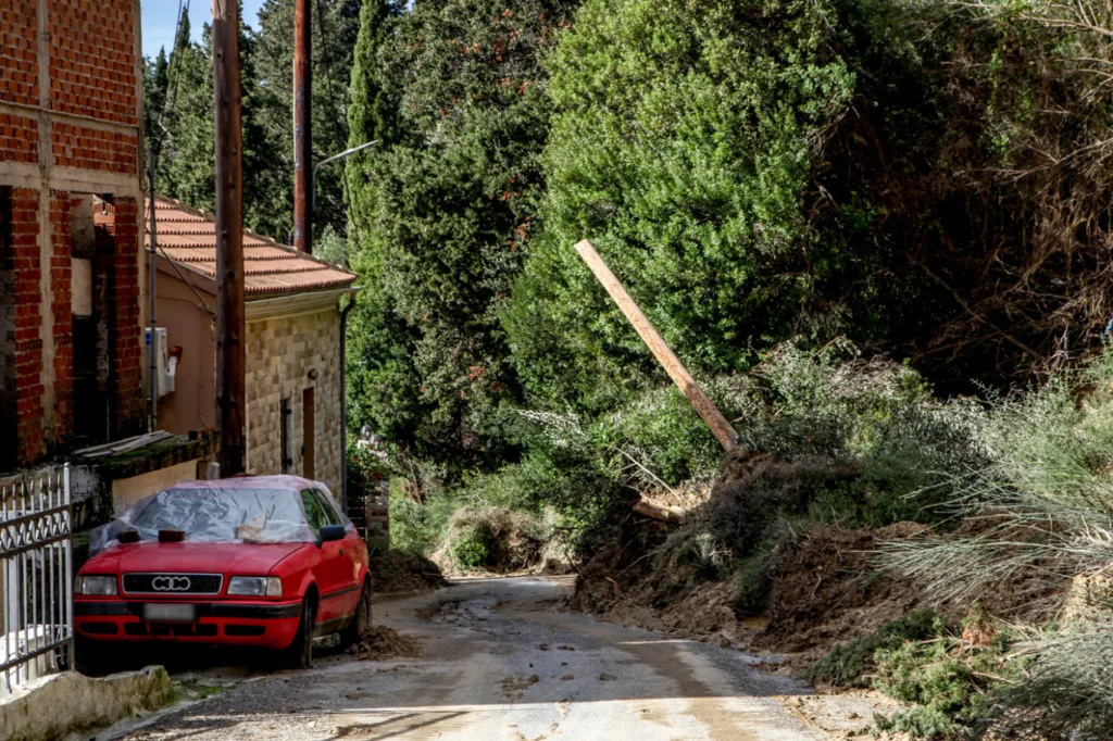 Δυτική Ελλάδα: Κατολισθήσεις, πλημμύρες, δρόμοι που μετατράπηκαν σε ορμητικούς χειμάρρους και ποτάμια! ΦΩΤΟ, ΒΙΝΤΕΟ