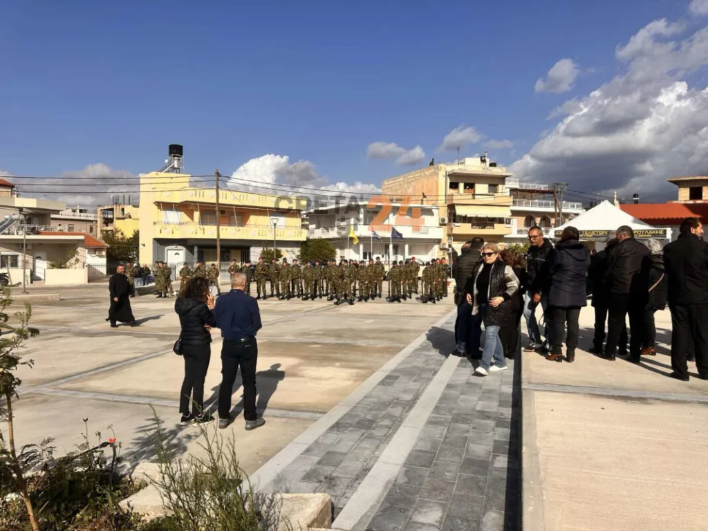 Κρήτη: Με λευκά τριαντάφυλλα αποχαιρετούν τον 19χρονο Ραφαήλ στο Τυμπάκι ΦΩΤΟ Κρήτη: Με λευκά τριαντάφυλλα αποχαιρετούν τον 19χρονο Ραφαήλ στο Τυμπάκι ΦΩΤΟ