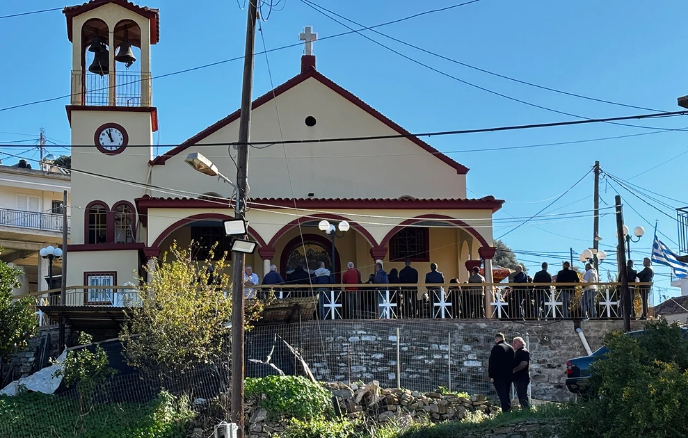 Δυτική Αχαΐα: Σπαραγμός στην κηδεία του μικρού Ανδρέα - «Που είσαι αγάπη μου» φώναζε η μητέρα ΦΩΤΟ