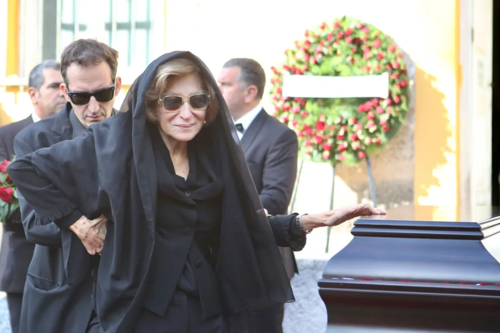 Τελευταίο αντίο στον Αλέκο Φλαμπουράρη: Βαρύ το κλίμα στο Πάρκο Ελευθερίας ΦΩΤΟ