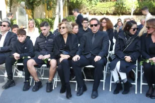 Τελευταίο αντίο στον Αλέκο Φλαμπουράρη: Βαρύ το κλίμα στο Πάρκο Ελευθερίας ΦΩΤΟ