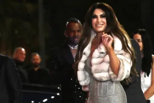 Στην Αθήνα η νέα πρέσβης των ΗΠΑ Κίμπερλι Γκίλφοϊλ – «Δεν θα απογοητεύσω την Ελλάδα, τώρα ξεκινάμε»