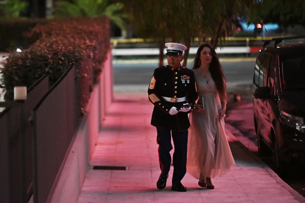 Η Κίμπερλι Γκιλφόιλ στην Αθήνα: Παραθέτει δεξίωση προς τιμήν των Αμερικανών πεζοναυτών, ΦΩΤΟ