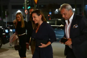 Κίμπερλι Γκίλφοϊλ: Λαμπερό πάρτι στον Αργυρό, ποιοι πολιτικοί και επιχειρηματίες παρέστησαν ΦΩΤΟ-ΒΙΝΤΕΟ Κίμπερλι Γκίλφοϊλ: Λαμπερό πάρτι στον Αργυρό, ποιοι πολιτικοί και επιχειρηματίες παρέστησαν ΦΩΤΟ-ΒΙΝΤΕΟ