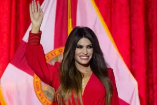 Στην Αθήνα η νέα πρέσβης των ΗΠΑ Κίμπερλι Γκιλφόιλ: Το πρόγραμμά της και οι πρώτες εμφανίσεις στην Ελλάδα