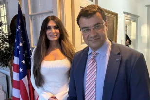 Αυτός είναι ο πρώτος δήμαρχος που υποδέχθηκε την πρέσβη των ΗΠΑ