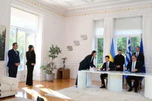 Υπογράφτηκε, παρουσία της κ. Γκιλφόιλ, η συμφωνία για τη μεταφορά αμερικανικού LNG από Ελλάδα σε Ουκρανία Υπογράφτηκε, παρουσία της κ. Γκιλφόιλ, η συμφωνία για τη μεταφορά αμερικανικού LNG από Ελλάδα σε Ουκρανία