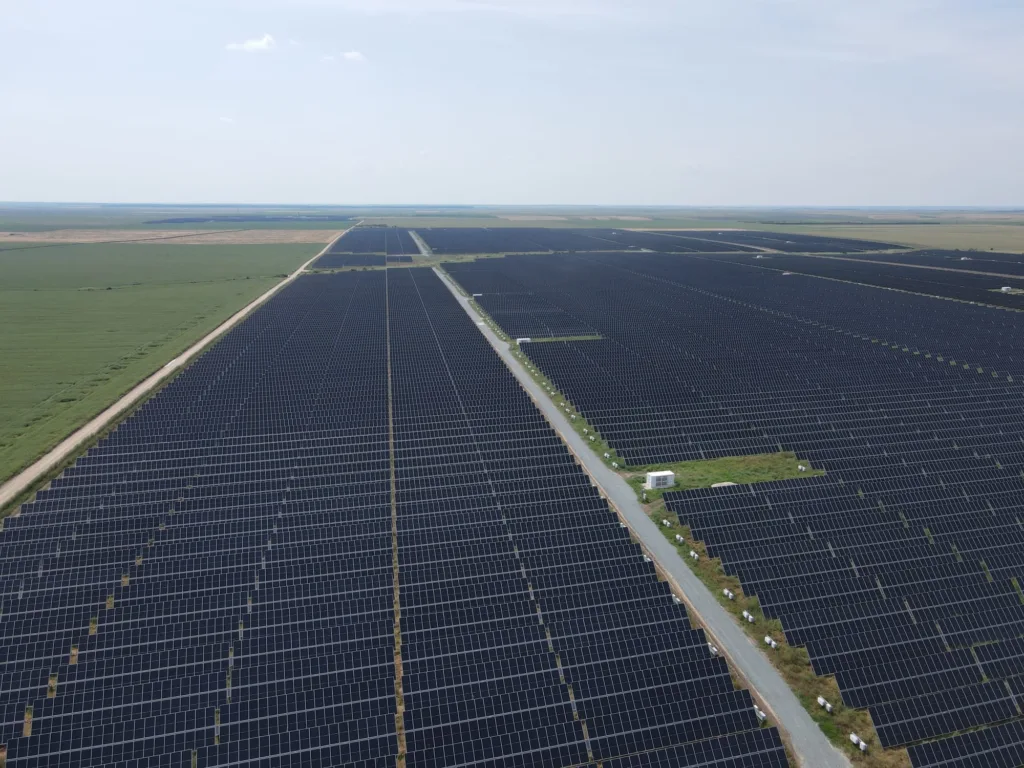 Όμιλος ΔΕΗ: 130 MW φωτοβολταϊκών προστίθενται στο εν λειτουργία χαρτοφυλάκιο ΑΠΕ στη Ρουμανία Όμιλος ΔΕΗ: 130 MW φωτοβολταϊκών προστίθενται στο εν λειτουργία χαρτοφυλάκιο ΑΠΕ στη Ρουμανία