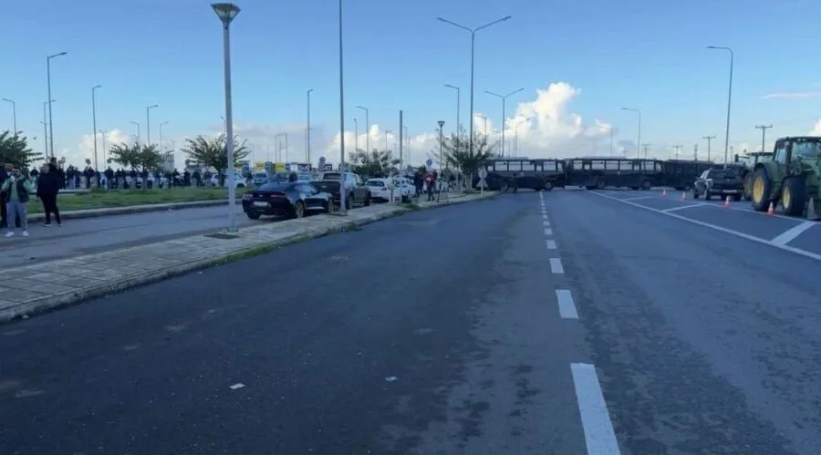 Αλεξανδρούπολη: Ενταση μεταξύ αγροτών και αστυνομικών, «αποκλεισμένο» το αεροδρόμιο λόγω Μητσοτάκη ΦΩΤΟ