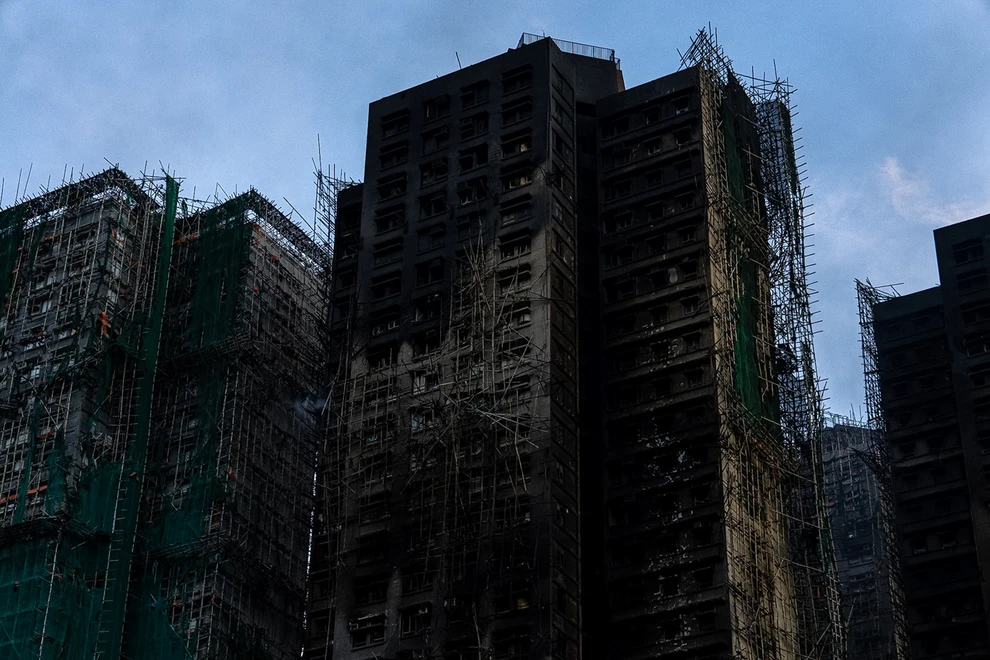 Πύρινος εφιάλτης με 94 νεκρούς στο Χονγκ Κονγκ, αρκετοί εγκλωβισμένοι ΦΩΤΟ