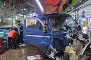 Τραγωδία στη Νότια Κορέα: Φορτηγό μπούκαρε σε αγορά, δύο νεκροί και 18 τραυματίες