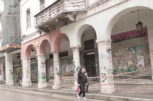 Πάτρα: «Εβρεξε» σοβάδες σε Κορίνθου και Παναχαϊκού – Σύμπ-πτωση ή… προειδοποίηση;