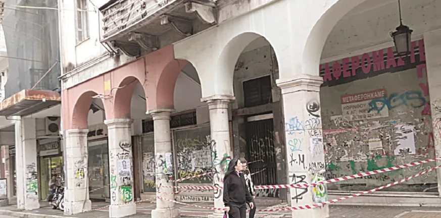 Πάτρα: «Εβρεξε» σοβάδες σε Κορίνθου και Παναχαϊκού - Σύμπ-πτωση ή… προειδοποίηση;