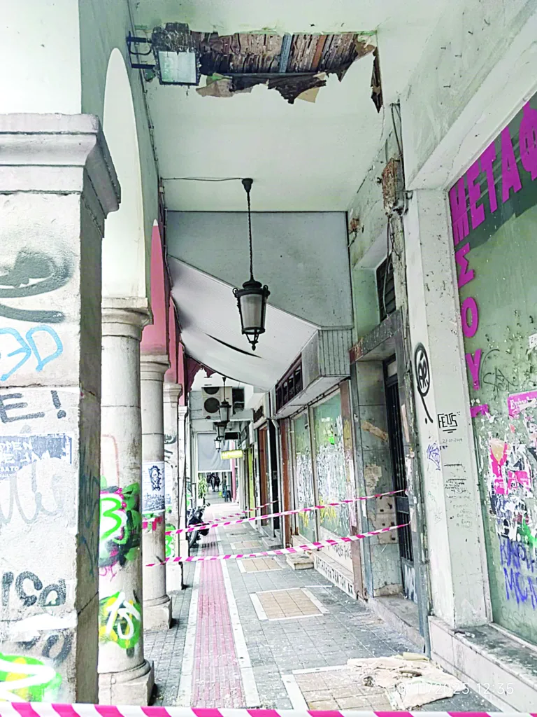 Πάτρα: «Εβρεξε» σοβάδες σε Κορίνθου και Παναχαϊκού - Σύμπ-πτωση ή… προειδοποίηση;