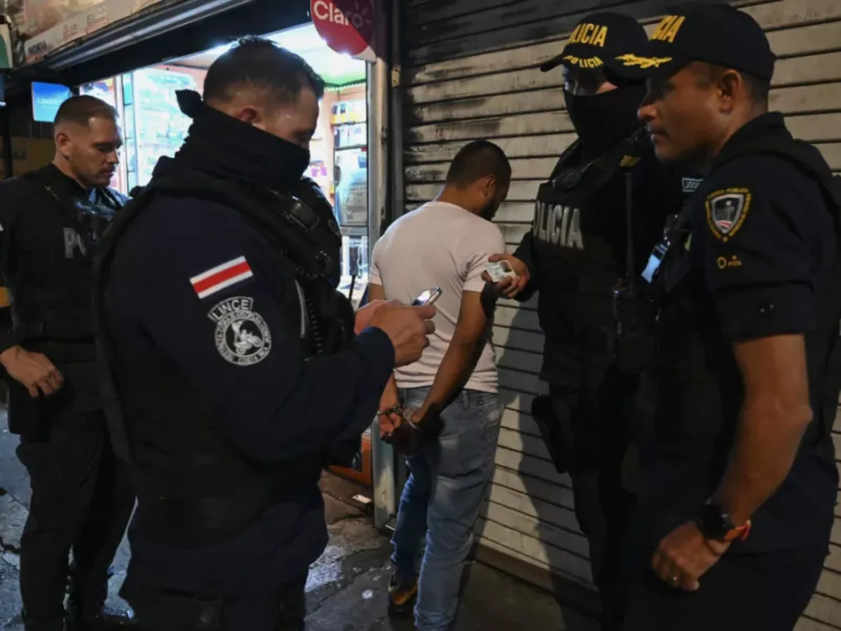 Κόστα Ρίκα: Επιχείρηση μαμούθ κατά καρτέλ ναρκωτικών, 28 συλλήψεις σε 64 εφόδους Κόστα Ρίκα: Επιχείρηση μαμούθ κατά καρτέλ ναρκωτικών, 28 συλλήψεις σε 64 εφόδους