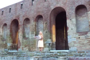 Ρωμαϊκό Ωδείο: Κακή ανάμνηση τα προκάτ καμαρίνια – Σκηνή και παρασκήνια θα λειτουργούν όπως στην αρχαιότητα