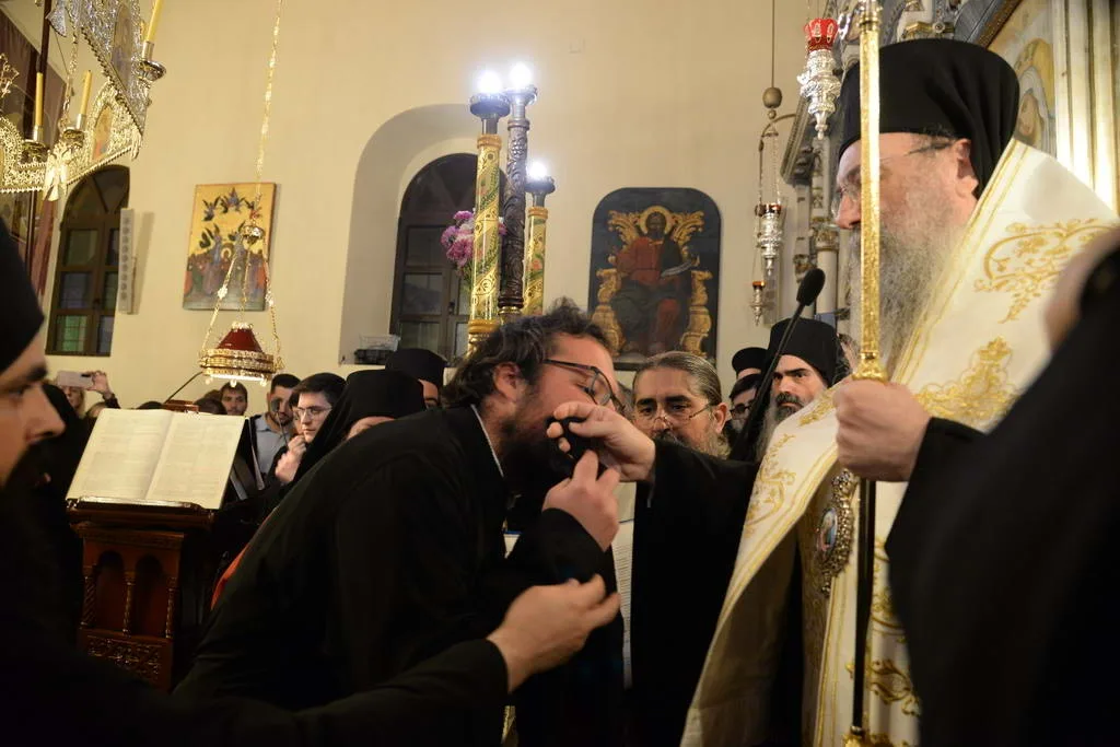 Πάτρα – Νέος μοναχός στη Μονή Παναγίας Γηροκομητίσσης: Η κουρά από τον Μητροπολίτη Πατρών Χρυσόστομο ΦΩΤΟ