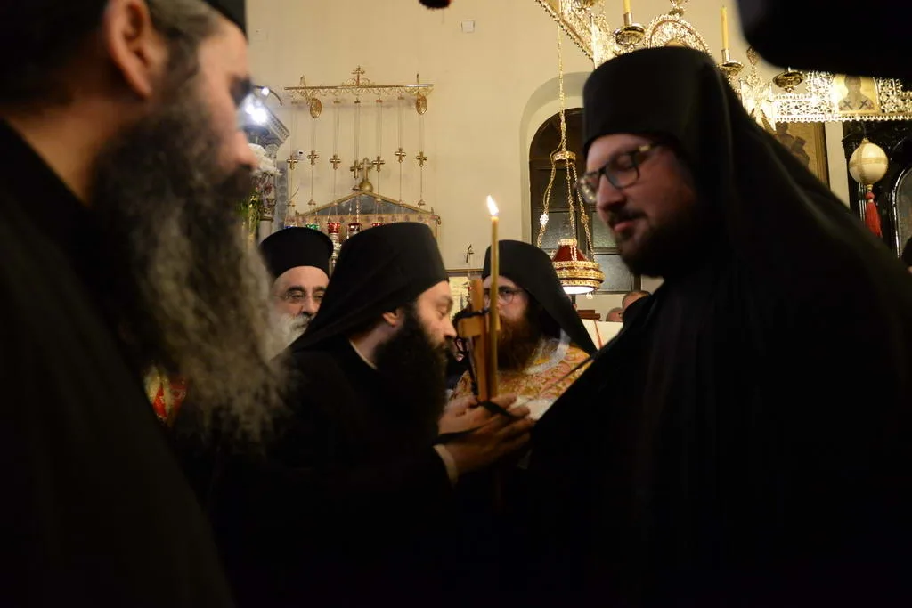 Πάτρα – Νέος μοναχός στη Μονή Παναγίας Γηροκομητίσσης: Η κουρά από τον Μητροπολίτη Πατρών Χρυσόστομο ΦΩΤΟ