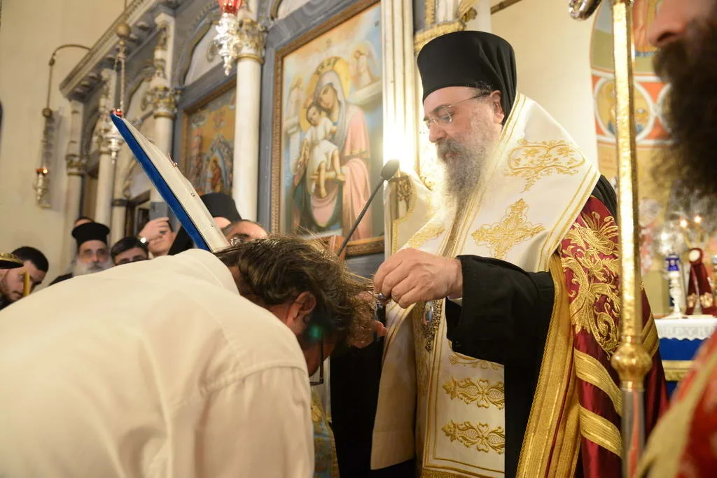 Πάτρα – Νέος μοναχός στη Μονή Παναγίας Γηροκομητίσσης: Η κουρά από τον Μητροπολίτη Πατρών Χρυσόστομο ΦΩΤΟ