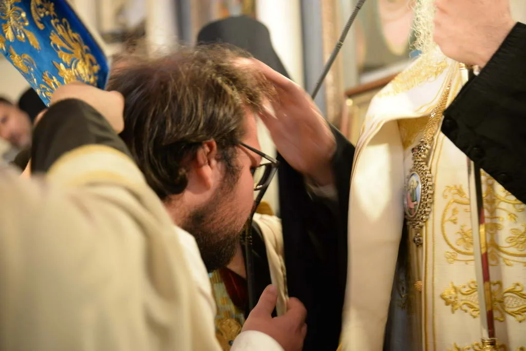 Πάτρα – Νέος μοναχός στη Μονή Παναγίας Γηροκομητίσσης: Η κουρά από τον Μητροπολίτη Πατρών Χρυσόστομο ΦΩΤΟ