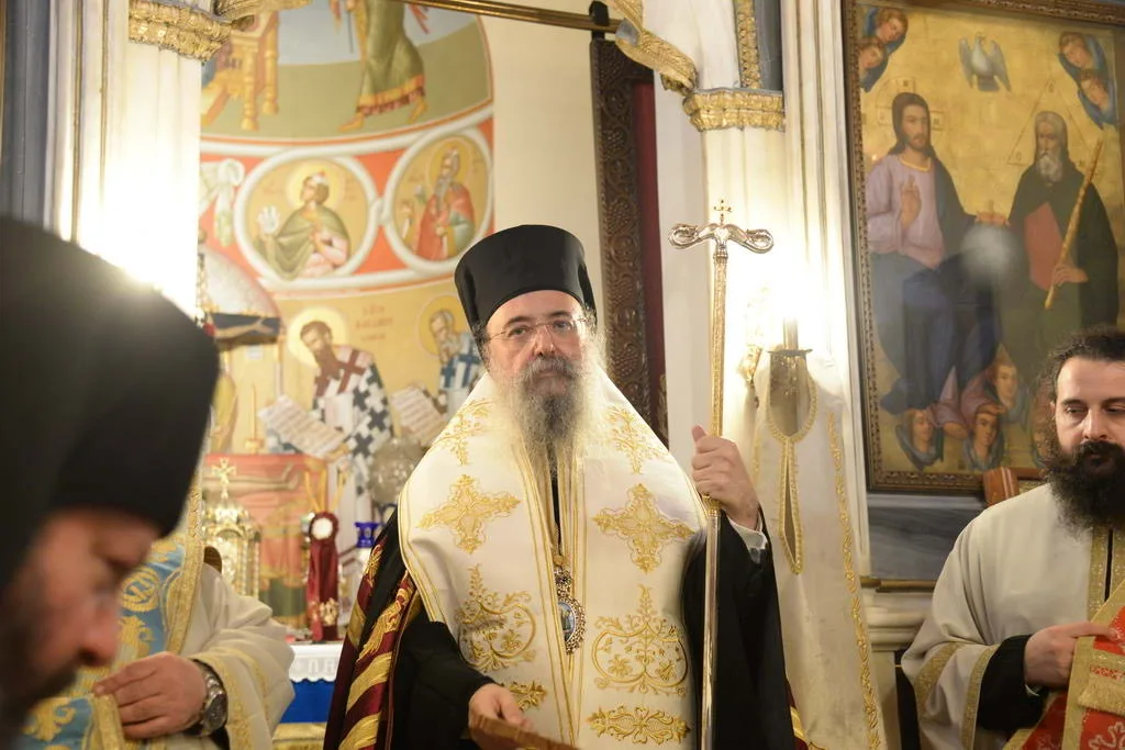 Πάτρα – Νέος μοναχός στη Μονή Παναγίας Γηροκομητίσσης: Η κουρά από τον Μητροπολίτη Πατρών Χρυσόστομο ΦΩΤΟ