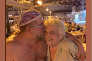 Πέθανε η μητέρα του Σταμάτη Κραουνάκη, συγκινεί το «αντίο»