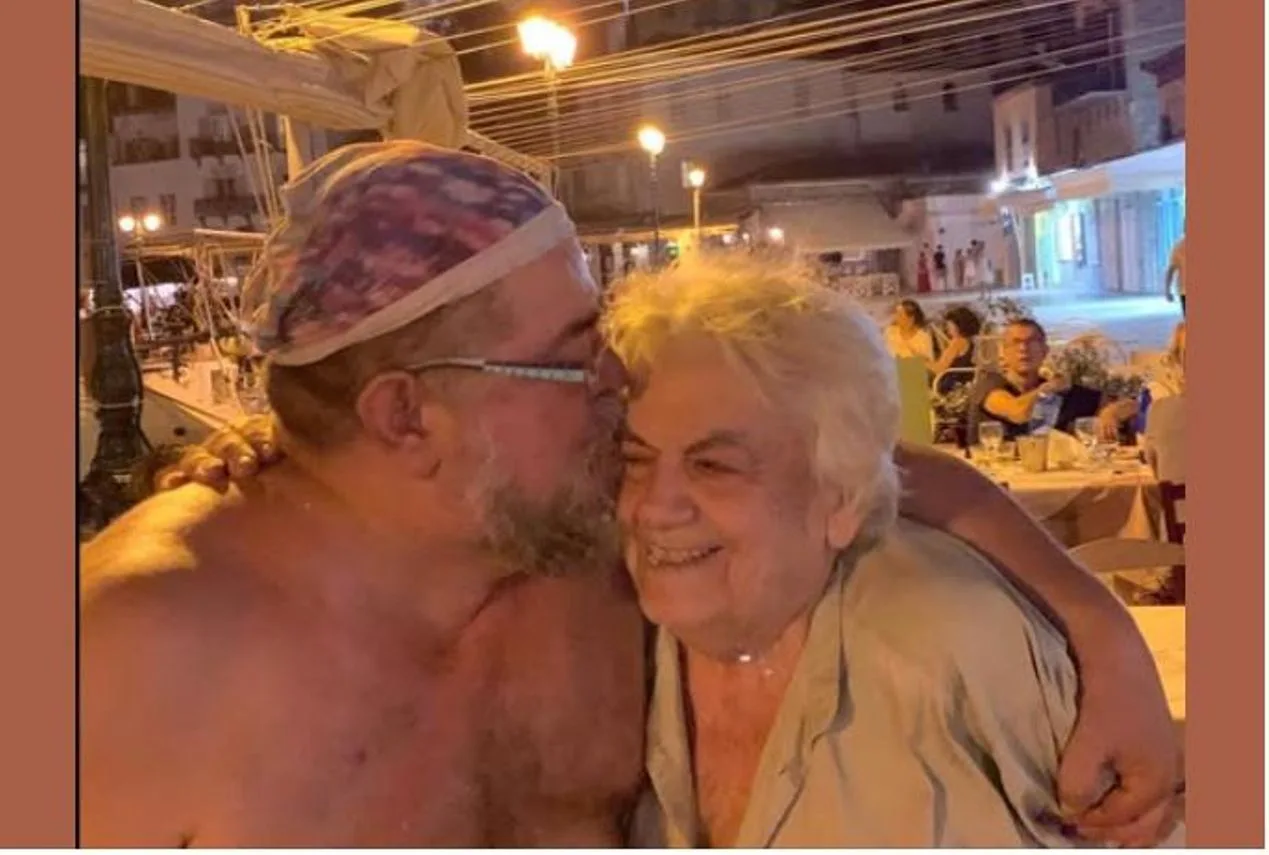 Πέθανε η μητέρα του Σταμάτη Κραουνάκη, συγκινεί το «αντίο» Πέθανε η μητέρα του Σταμάτη Κραουνάκη, συγκινεί το «αντίο»