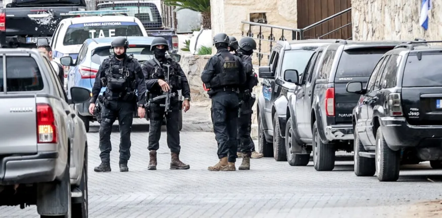 «Ανατινάξανε ένα σπίτι και μετά βγήκανε τα καλάσνικοφ, τα αντίποινα. Αυτή τη στιγμή στο χωριό γίνεται πόλεμος», μαρτυρία σοκ για Βορίζια «Ανατινάξανε ένα σπίτι και μετά βγήκανε τα καλάσνικοφ, τα αντίποινα. Αυτή τη στιγμή στο χωριό γίνεται πόλεμος», μαρτυρία σοκ για Βορίζια