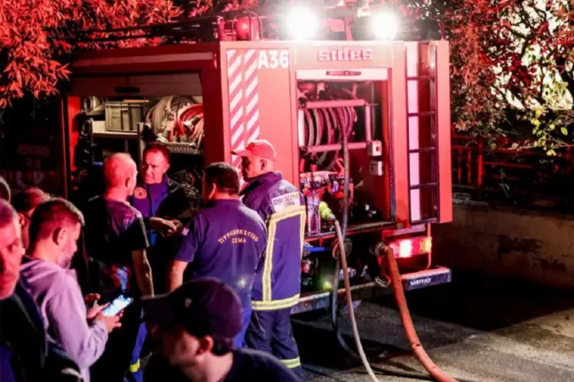 Ηράκλειο: Έπνιξε τον αδελφό του με σακούλα, σκότωσε τη μητέρα του και έβαλε φωτιά στο σπίτι - Το χρονικό της τραγωδίας Ηράκλειο: Έπνιξε τον αδελφό του με σακούλα, σκότωσε τη μητέρα του και έβαλε φωτιά στο σπίτι - Το χρονικό της τραγωδίας