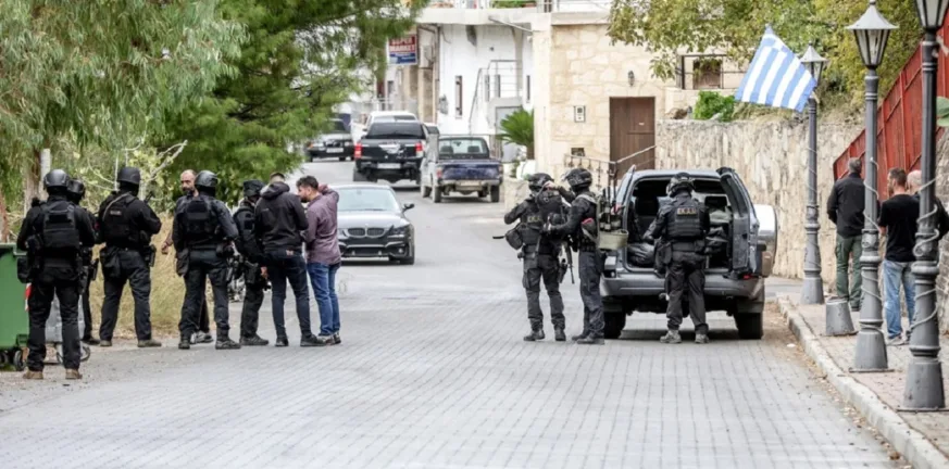 Βορίζια Ηρακλείου: Βροχή από 2.000 σφαίρες, τρεις νεκροί και δεκάδες τραυματίες - Φούντωσε βεντέτα - Στην Κρήτη ο αρχηγός της ΕΛΑΣ ΒΙΝΤΕΟ