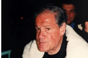 Πέθανε ο θρυλικός σχεδιαστής μόδας Ντίμης Κρίτσας