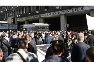 «Σώστε την κτηνοτροφία»: Αγρότες και κτηνοτρόφοι κατέκλυσαν το κέντρο της Αθήνας - Νέες αποφάσεις στις 23 Νοεμβρίου