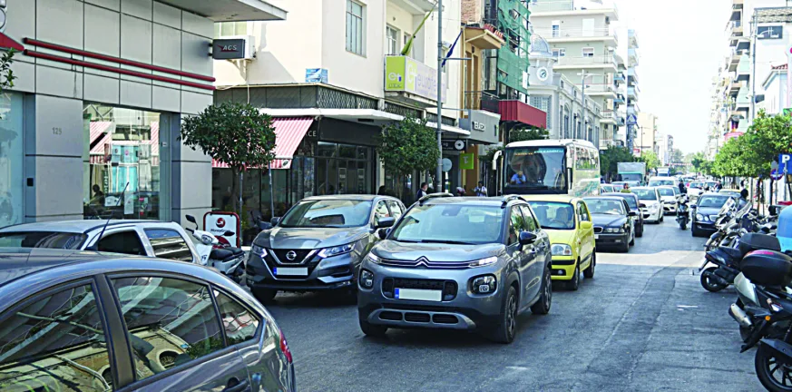 Πάτρα: Η πόλη ασφυκτιά από το κυκλοφοριακό - Θέσεις στάθμευσης ζητούν έμποροι και Ταξί