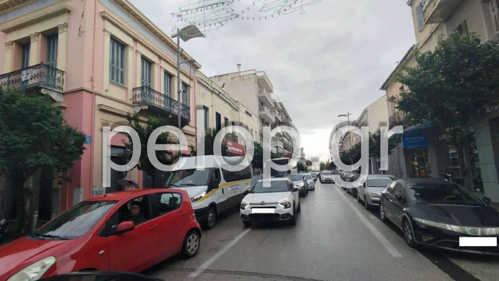 Πάτρα: Κυκλοφοριακό χάος στο κέντρο λόγω της Ολυμπιακής Φλόγας - «Φράκαρε» η Αγίου Ανδρέου ΦΩΤΟ