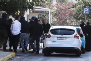 Στη φυλακή η φερόμενη αρχηγός και δύο ακόμη μέλη του κυκλώματος ναρκωτικών με τους ρασοφόρους