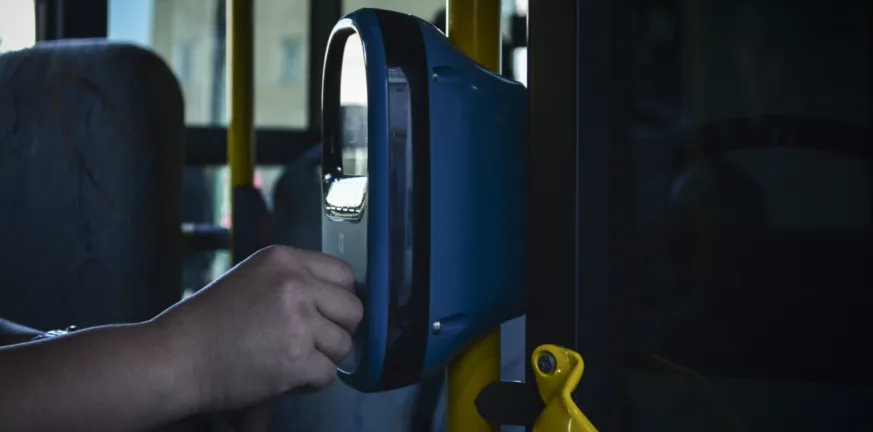 Μπαράζ ελέγχων εισιτηρίων σε λεωφορεία και Μετρό