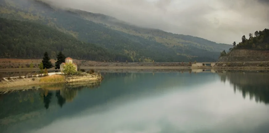 Λίμνη Δόξα: Ειδυλλιακό τοπίο, ιδανικά για όσους αγαπούν τα ορεινά