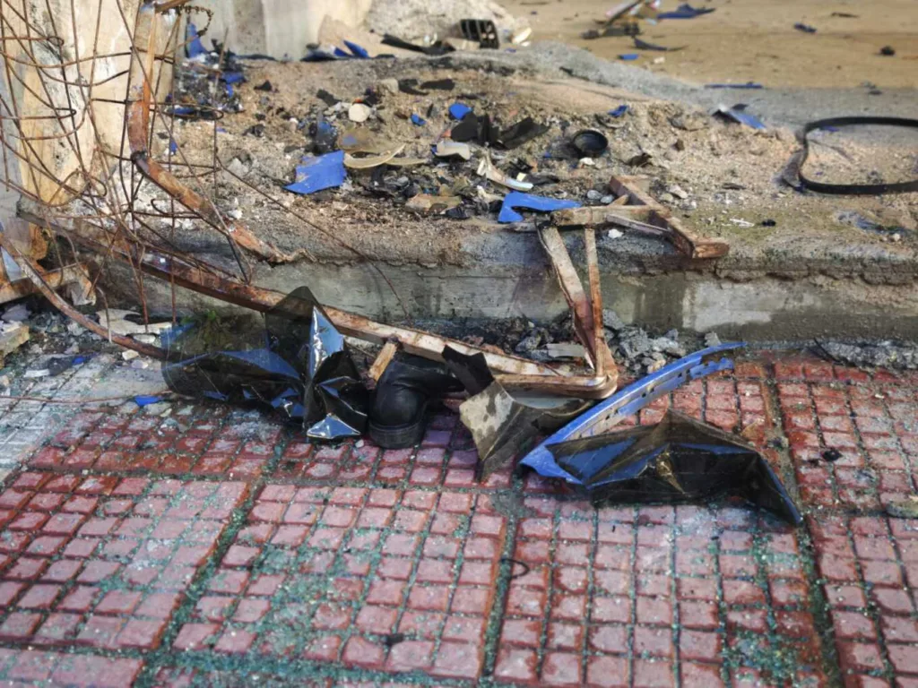 Τροχαίο στη Λούτσα: Ένας νεκρός και δύο τραυματίες από τρελή πορεία ενός αυτοκινήτου